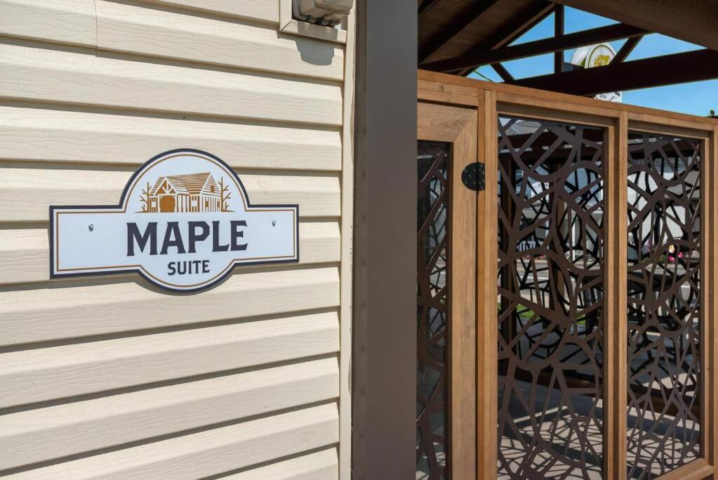 Maple Suite - Main Street Lodge In Берлин Экстерьер фото